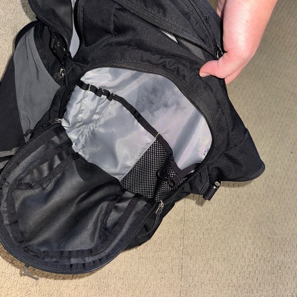 Black & Grey Patagonia Chacabuco 32L Unisex Large Backpack - Picture 6 of 8